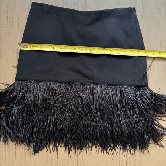 🌟Ann Taylor black skirt w/ ostrich feathers. Size 2- holiday/ new years - Picture 2 of 5